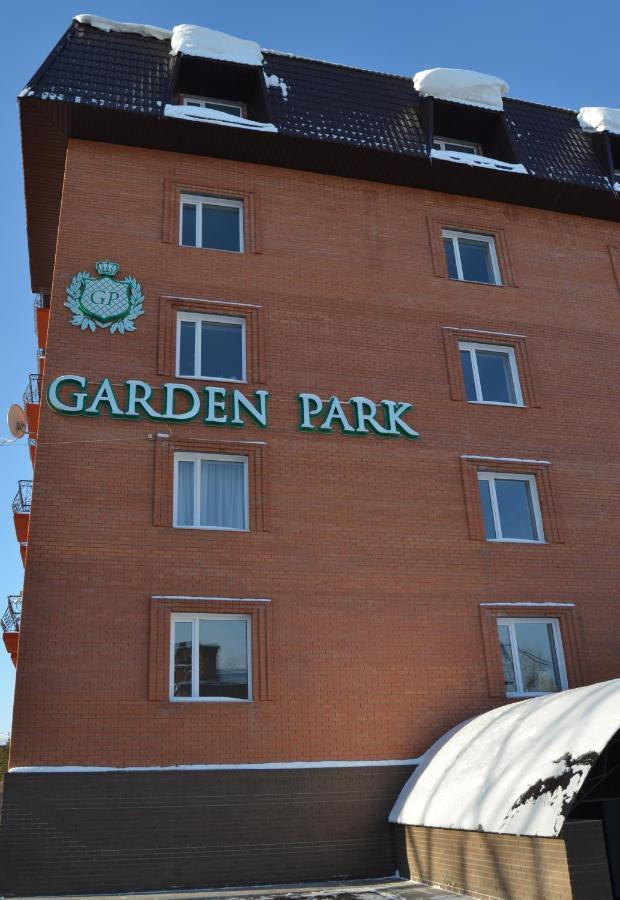 Golden Park Hotel Pavlodar Exteriör bild