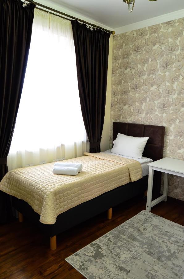 Golden Park Hotel Pavlodar Exteriör bild