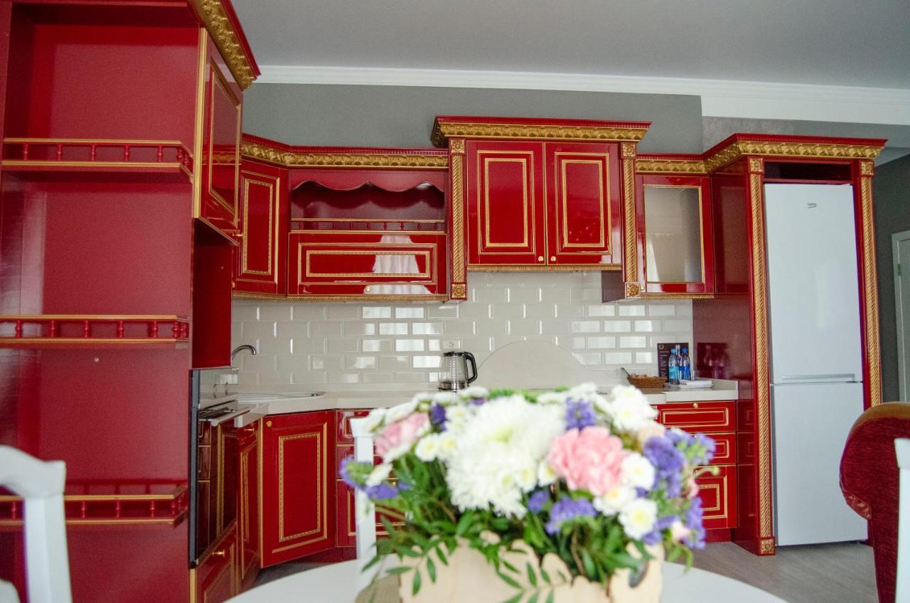 Golden Park Hotel Pavlodar Exteriör bild