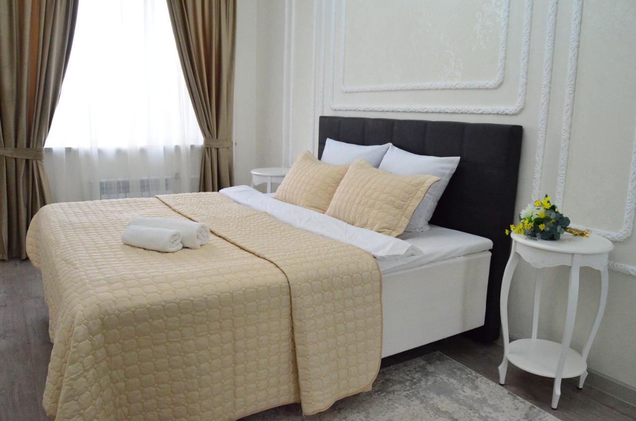 Golden Park Hotel Pavlodar Exteriör bild