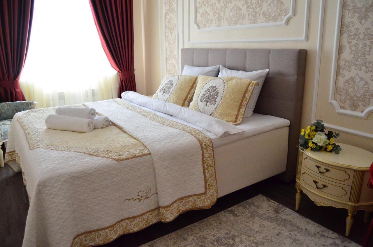 Golden Park Hotel Pavlodar Exteriör bild