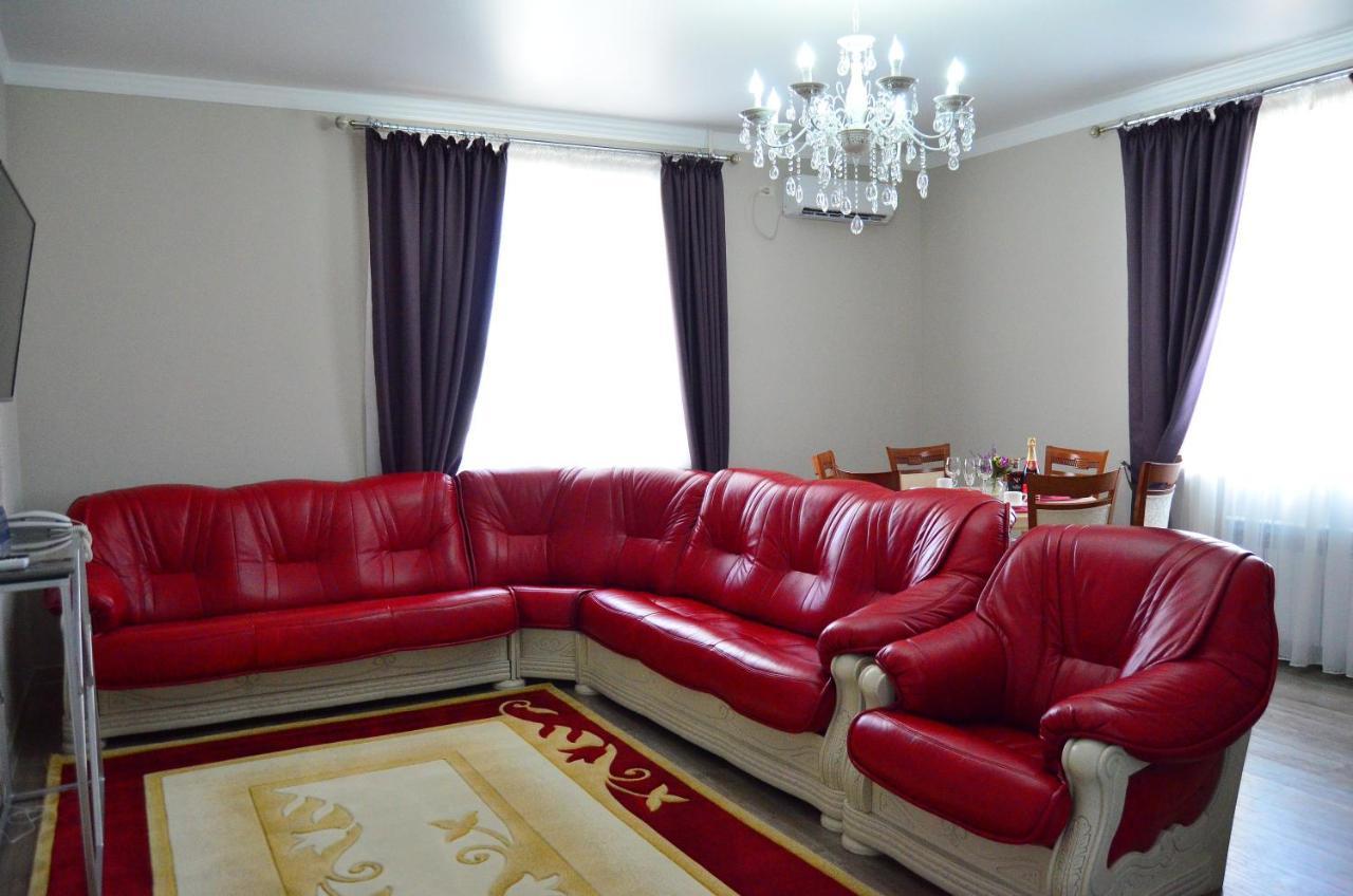 Golden Park Hotel Pavlodar Exteriör bild