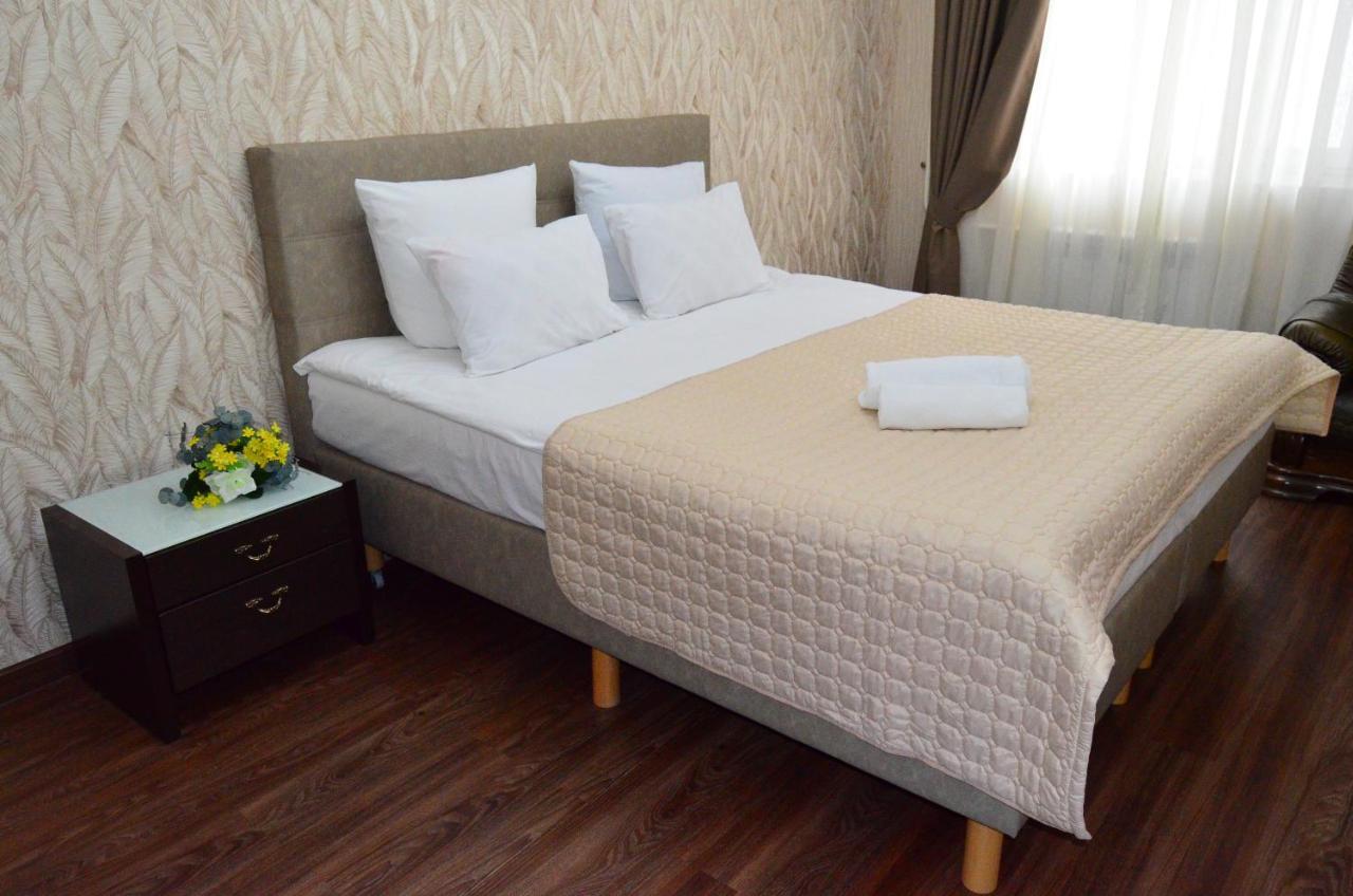 Golden Park Hotel Pavlodar Exteriör bild